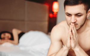 Cinsel isteksizlik (libido azalması) nedenlerini gösteren tıbbi illüstrasyon; hormonal, psikolojik ve ilişkisel etkenlerin şematik özeti.