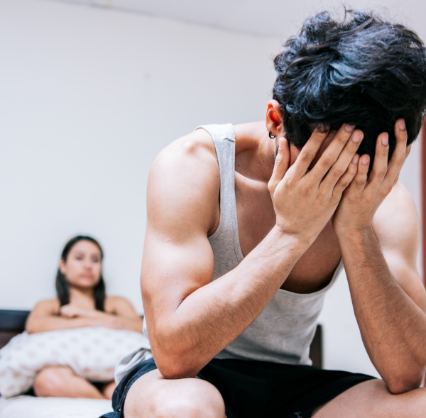 İktidarsızlık (erektil disfonksiyon) ve peniste kan akımı bozukluğunu gösteren tıbbi illüstrasyon; belirtiler ve tedavi seçeneklerine genel bakış.